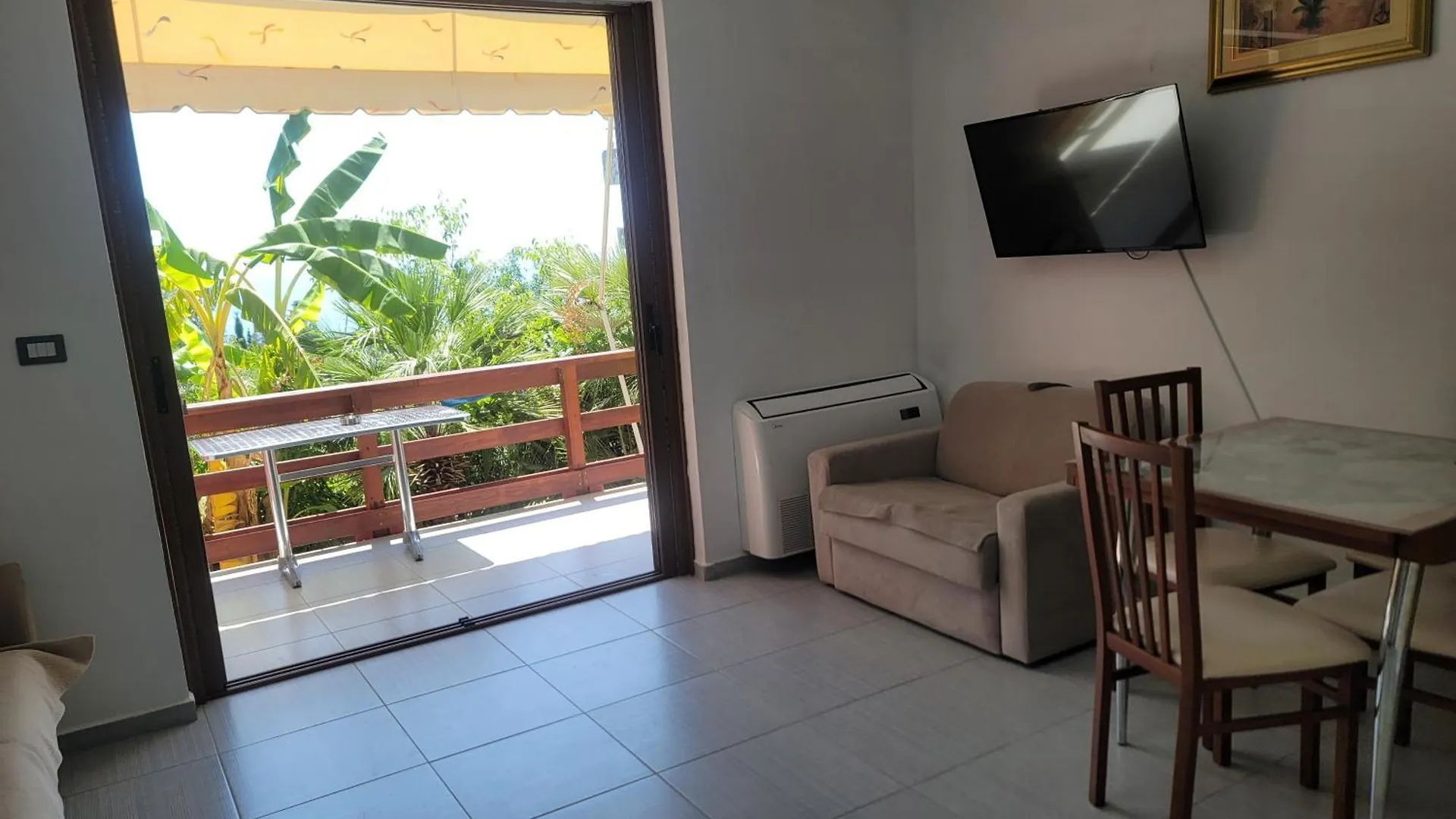 Newborn Apartment Dhermi With Pool