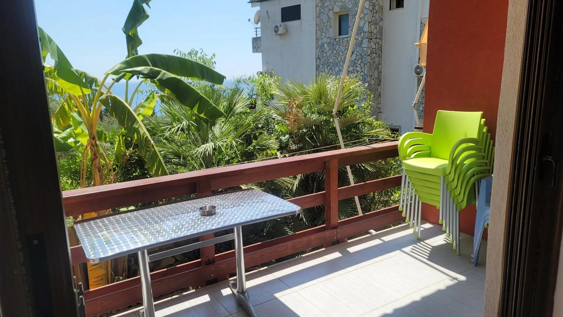 Newborn Apartment Dhermi With Pool